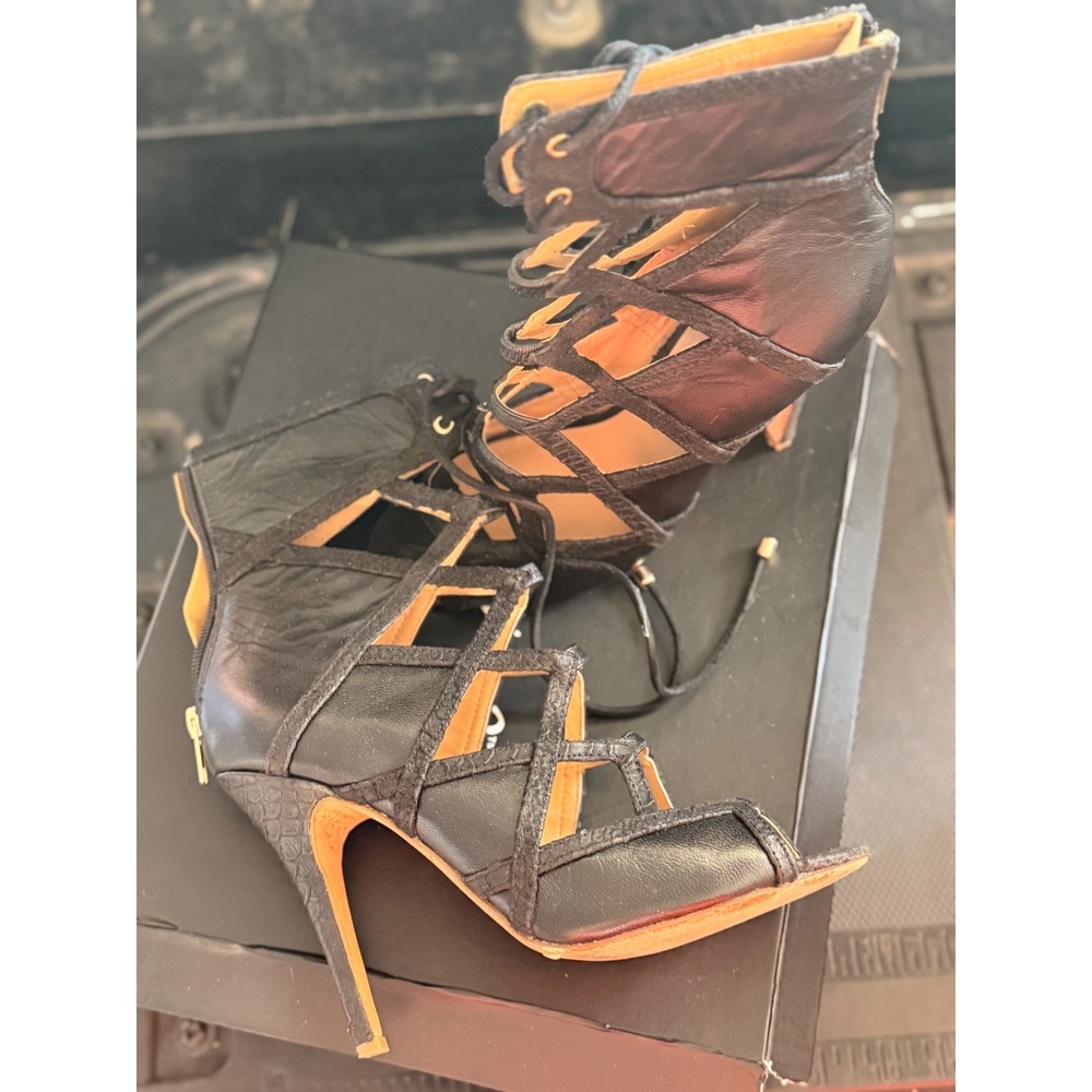 Sz. 39 Alexandra G strappy black heels